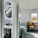 Thistledown Bed and Breakfast 4*